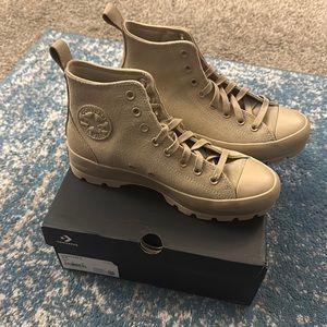Converse (Chuck Taylors Nomad Hi’s)
